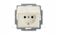 Basic 55 - Розетка 2P+E нем. стд. с крышкой (шале-белый)