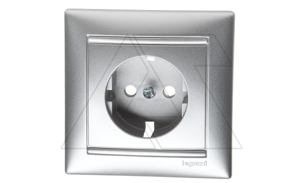 Valena - Розетка 2P+E нем. стд. в сборе, алюминий