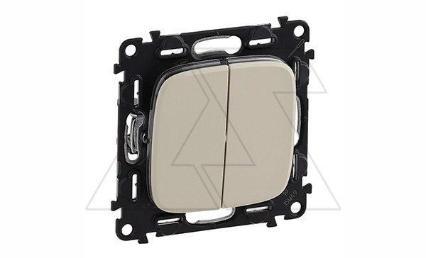 Valena Allure - Переключатель на 2 направления двухклавишный, слоновая кость (инд. упаковка)