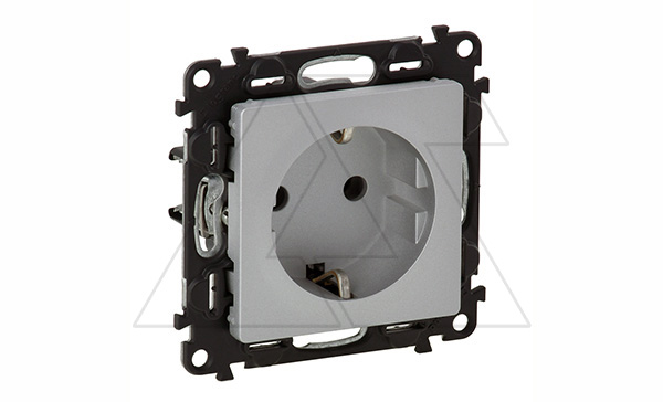 Valena Life - Розетка 2P+E нем. стд., винтовые зажимы, алюминий (инд. упаковка)