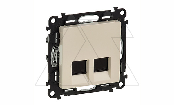 Valena Life - Розетка 2хRJ-45 UTP CAT6, слоновая кость (инд. упаковка)