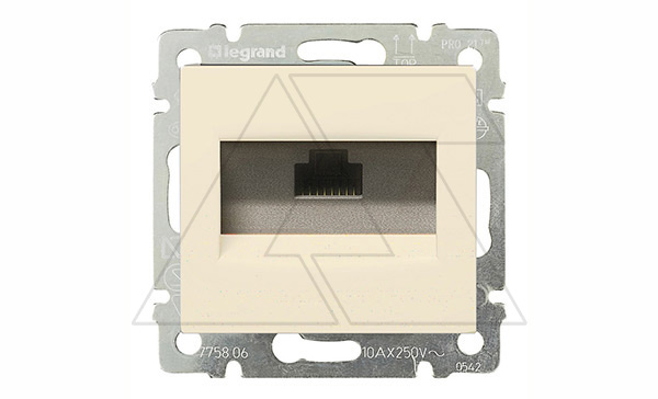 Valena - Розетка 1хRJ-45 UTP CAT5E 8конт., сл.кость (инд. упаковка)