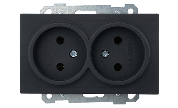 21 - Розетка двойная 2x2P, черный мат