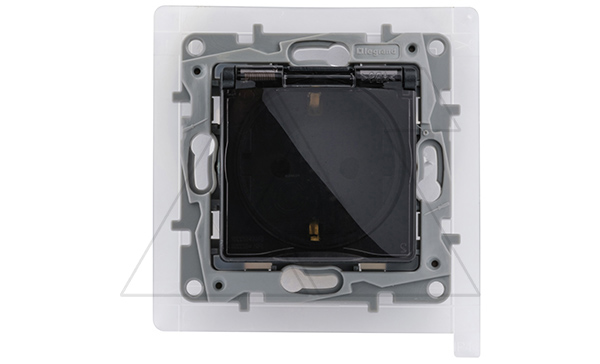 Etika - Розетка 2P+E нем. стд. с крышкой, со шторками IP44 (антрацит)