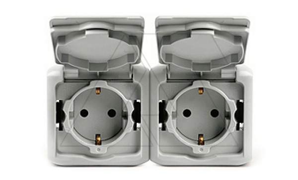 Quteo - Розетка двойная 2x2P+E IP44, накладной монтаж, защ. шторки, винт. зажимы, серый