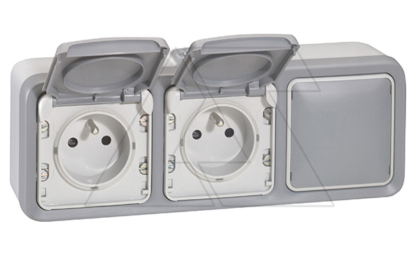 PLEXO - Коробка для наклад. монтажа 3 поста, горизонтальная, IP55, серый