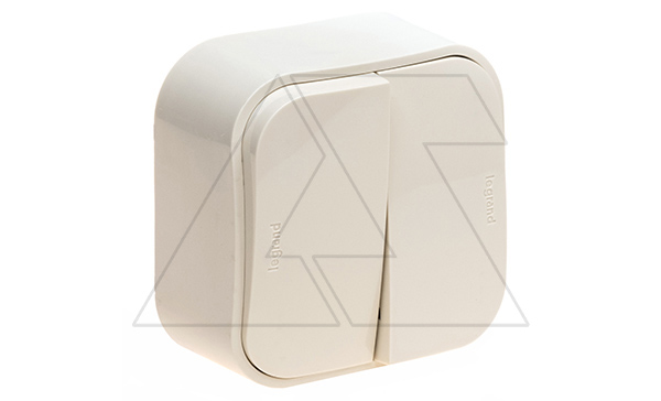 Quteo - Переключатель на 2 направления двухклавишный, накладной монтаж, винт. зажимы, сл. кость