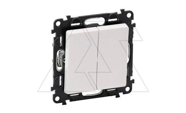 Valena Life - Выключатель двухклавишный, белый (инд. упаковка)