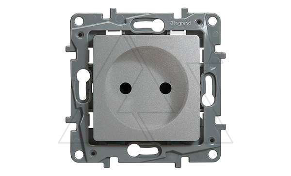 Etika - Розетка 2P 10/16A со шторками (алюминий)