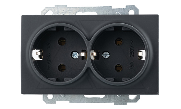 21 - Розетка двойная 2x2P+E, черный мат