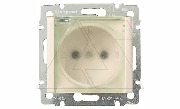 Valena - Розетка 2P+E нем. стд. с крышкой IP 44 со шторками, сл.кость