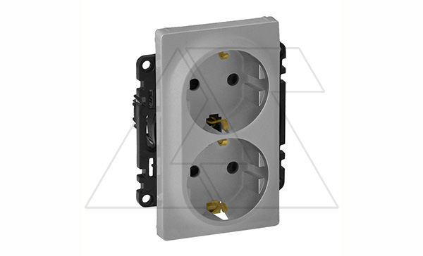 Valena Life - Розетка 2х2P+E, нем. стд., без защ. шторок, безвинтовые зажимы, алюминий (инд.упак)