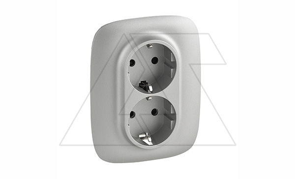 Valena Allure - Розетка 2х2P+E нем. стд., со шторками, безвинтовые зажимы, алюминий (инд. упаковка)