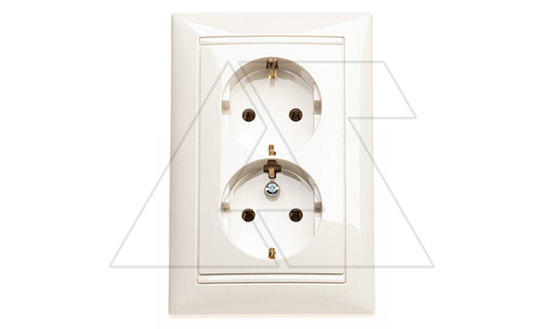 Valena - Розетка 2x2P+E нем. стд., сл.кость
