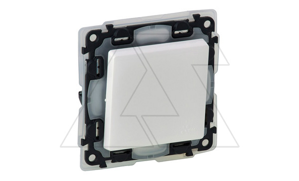 Valena Life - Переключатель на 2 направления IP44, белый (инд. упаковка)