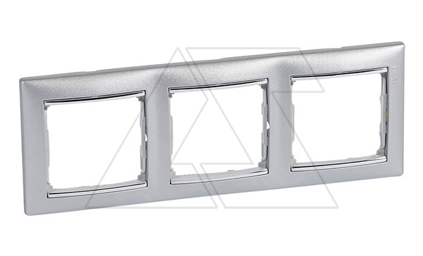 Valena - Рамка 3 поста верт/гориз, алюминий/серебро