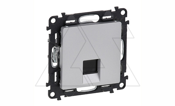 Valena Life - Розетка 1хRJ-45 UTP CAT5E, алюминий (инд. упаковка)