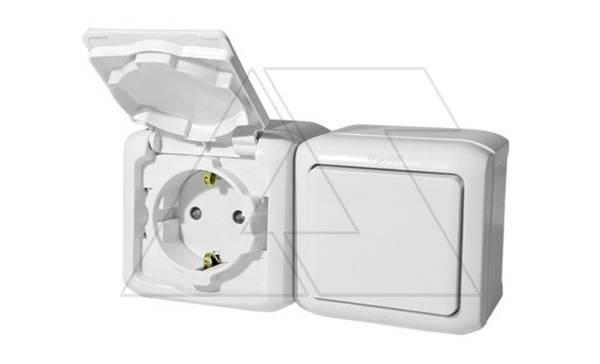 Quteo - Выключатель + Розетка 2P+E защ. шторки, IP44,накладной монтаж, винт. зажимы, белая