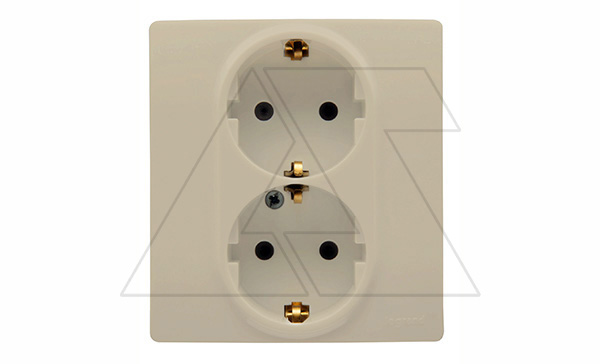 Etika - Розетка 2x2P+E нем. стд. (сл.кость), (снят с производства)